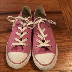 Girl’s Pink Converse